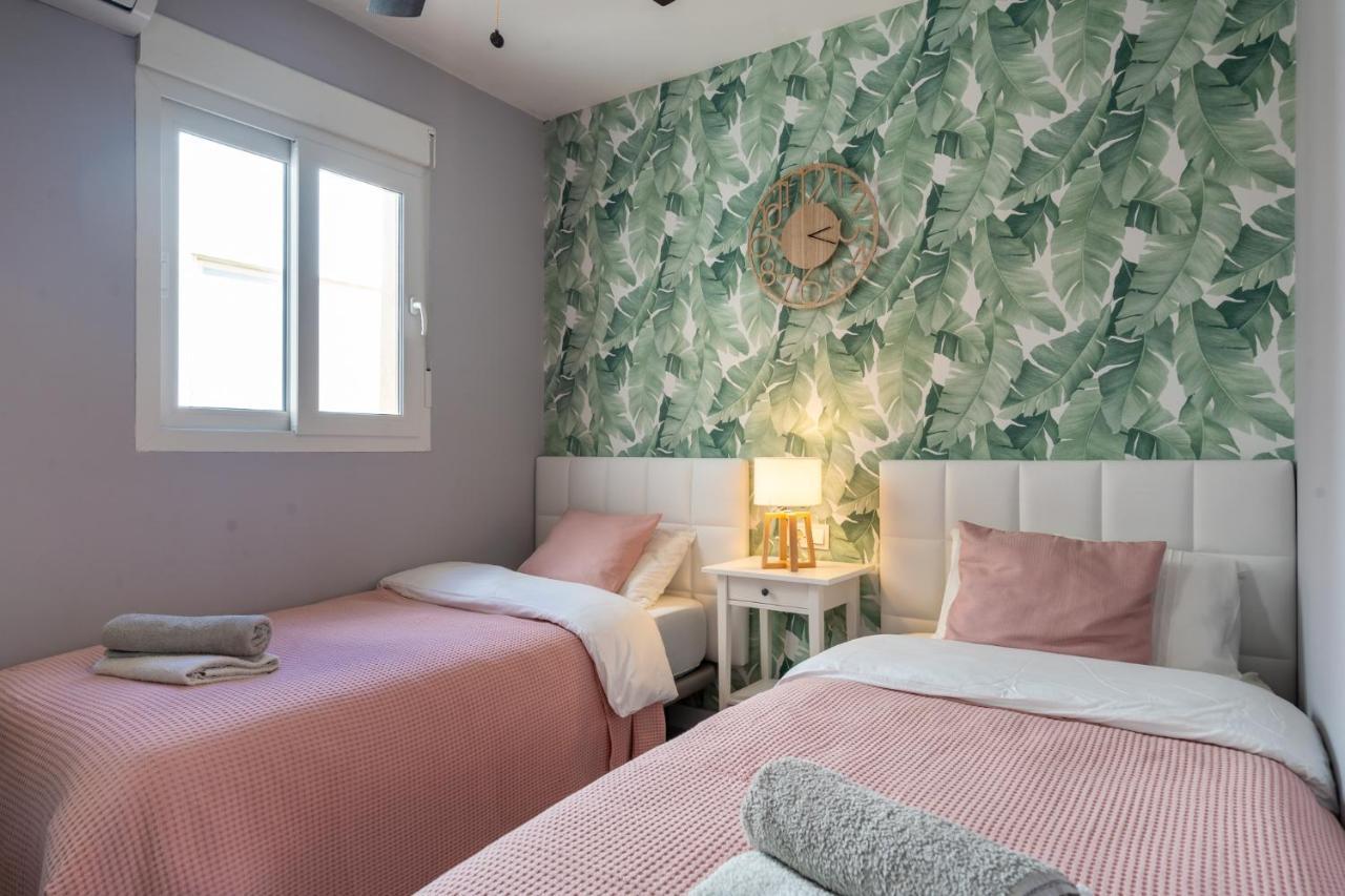 Lets In The Sun Sea View Apartment Calabella 라칼라데미야스 외부 사진